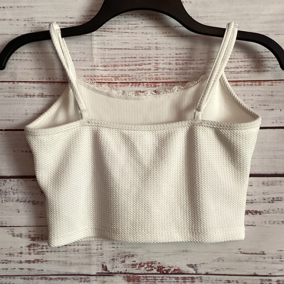 Elegant White Women's Top - Picture 2 of 3